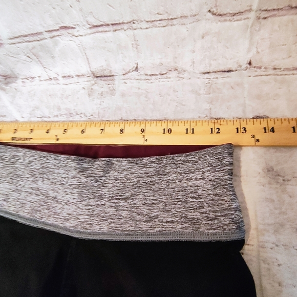 PINK Victoria's Secret Yoga Capri Reversible Yoga Leggings Pocket XS - Picture 9 of 13